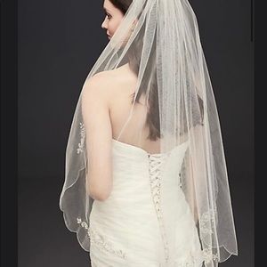 David’s bridal mid length veil, worn once